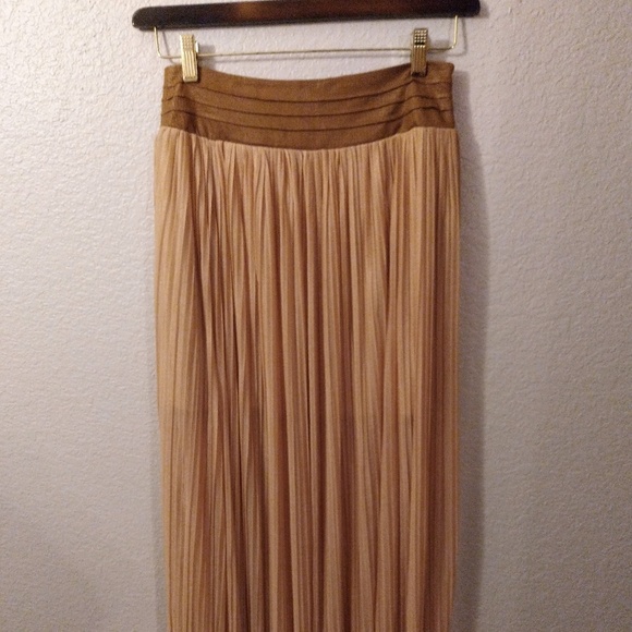 High low skirt - Picture 2 of 6
